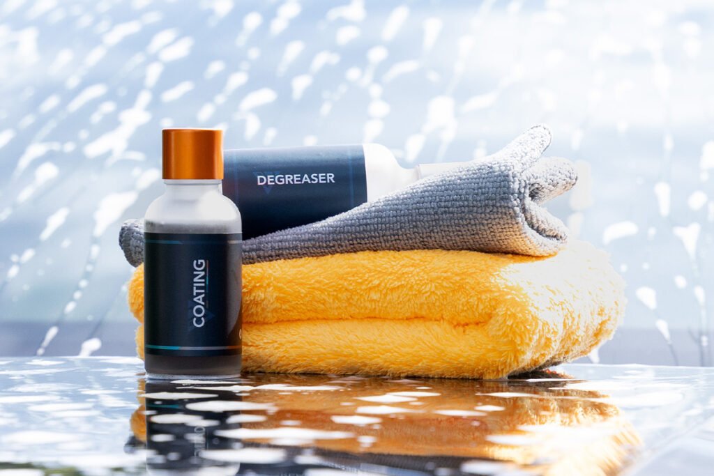 coating kit op een schuimende auto