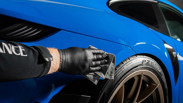 ontvetten van de auto